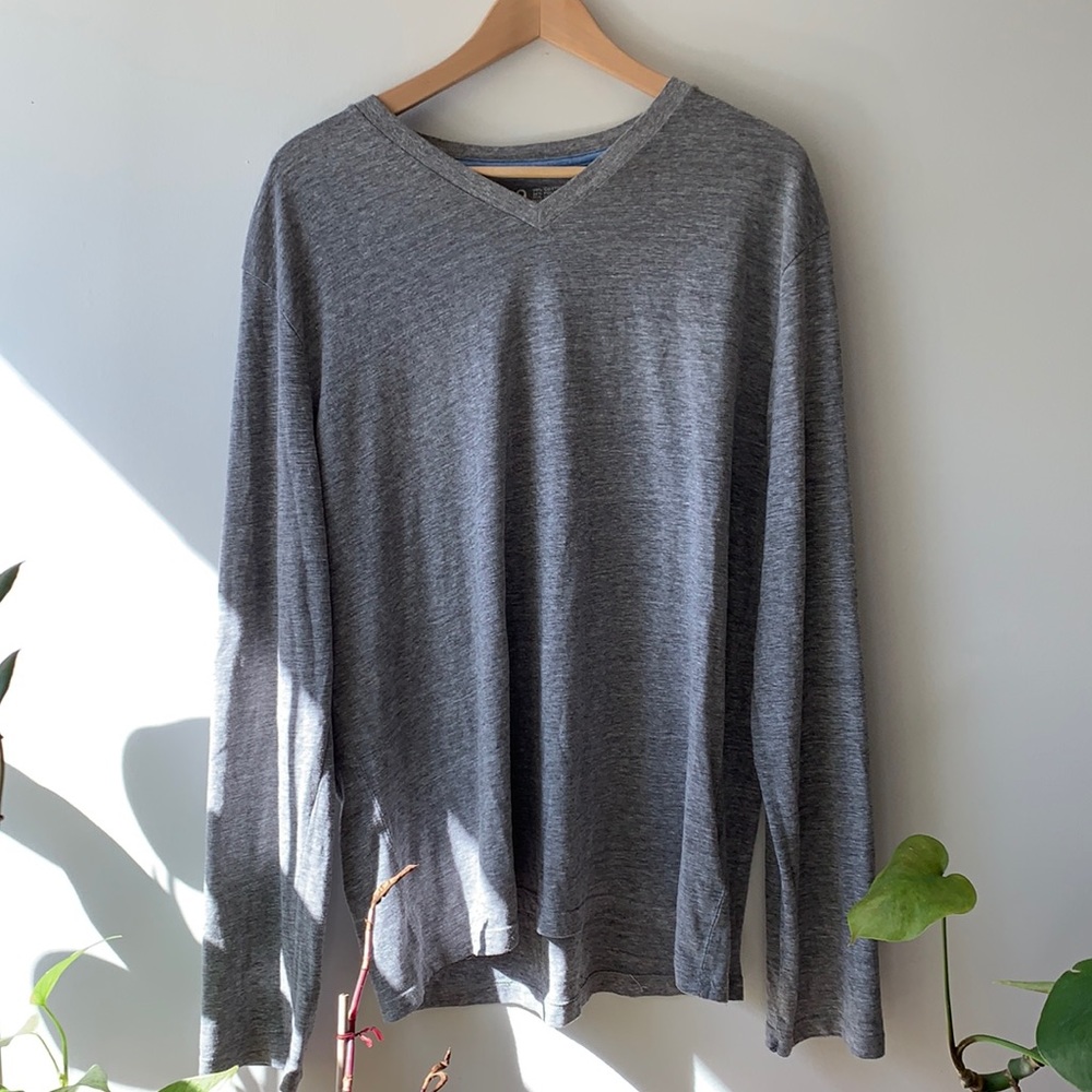 GAP 1969 Long Sleeve V-neck shirt. XL.